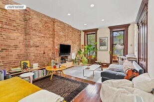 469 Evergreen Ave in Brooklyn, NY - Building Photo