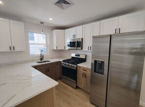107 Metcalf St in Providence, RI - Building Photo - Building Photo