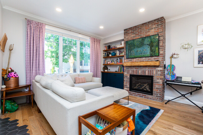 452 W 4th St in Boston, MA - Building Photo - Building Photo