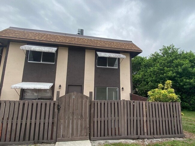 property at 2130 Sherwood Forest Blvd