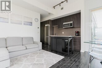 18 Rean Dr in Toronto, ON - Building Photo - Building Photo