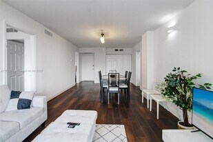 3401 N Country Club Dr, Unit 614 in Aventura, FL - Building Photo