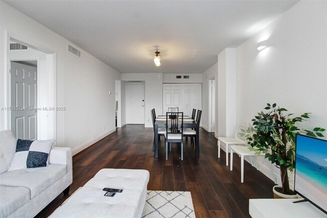 property at 3401 N Country Club Dr