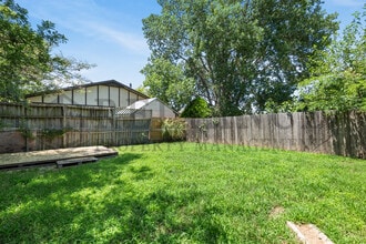 2203 S Lori Ln in Wichita, KS - Building Photo - Building Photo