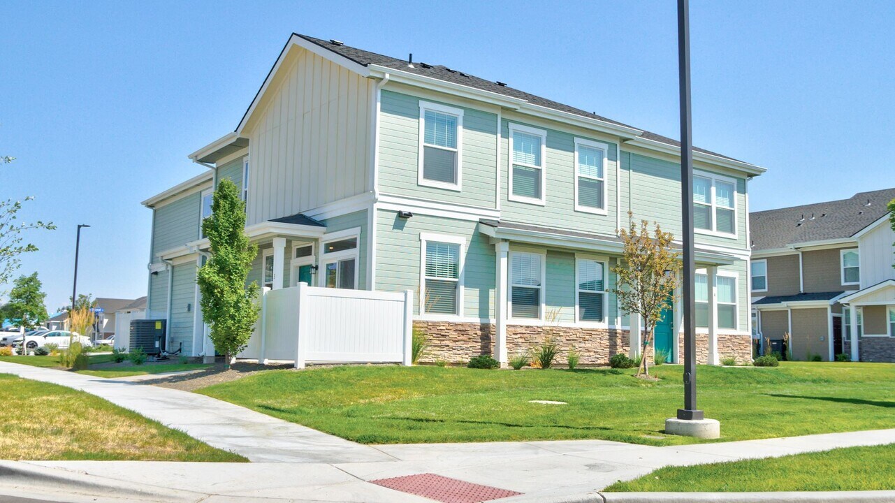 15703 N Knightgate Ln in Nampa, ID - Building Photo