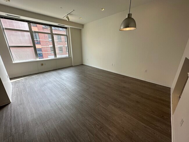 145 E Berkeley St, Unit 2 in Boston, MA - Foto de edificio - Building Photo
