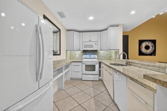 616 Woodgate Ln in Sunrise, FL - Building Photo - Building Photo
