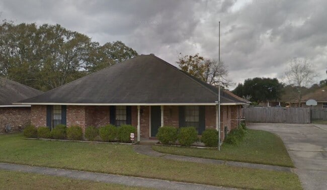 property at 2610 Bernwood Dr