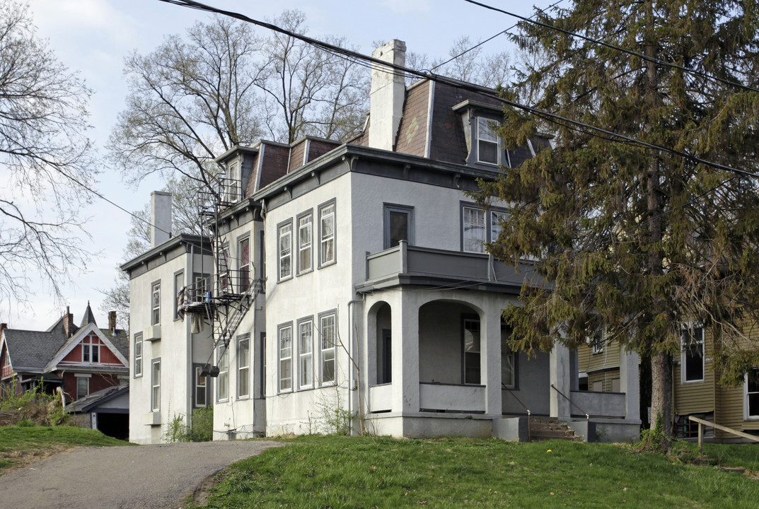 341 Forest Ave in Cincinnati, OH - Foto de edificio