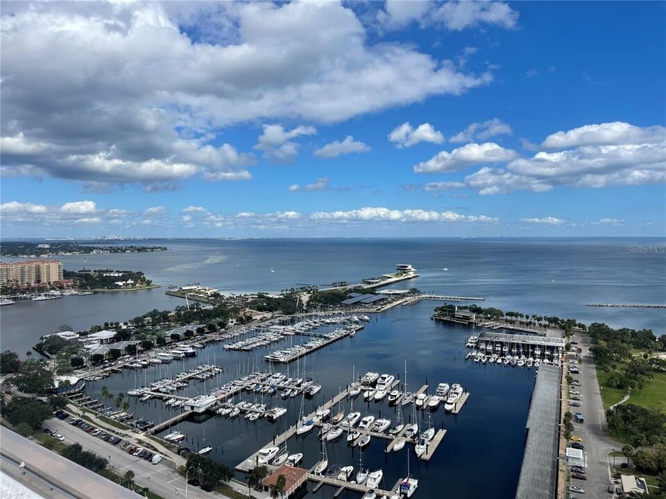 1 Beach Dr SE in St. Petersburg, FL - Foto de edificio