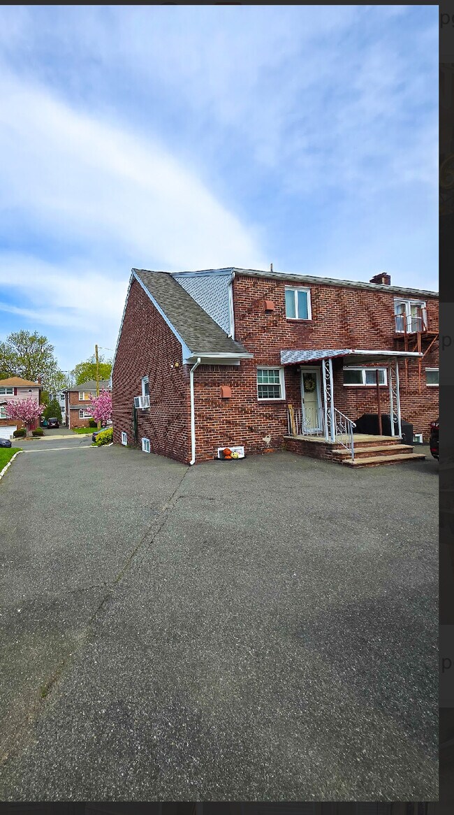 50 Newark Pl, Unit 2nd Apt in Belleville, NJ - Building Photo - Building Photo