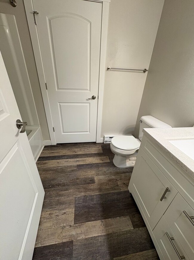 1045 Terrace Dr in Onalaska, WI - Building Photo - Building Photo