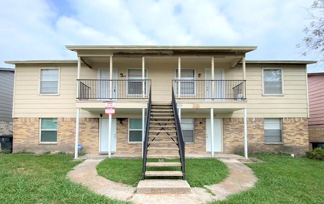 1910 Cedarhill Dr, Unit B in Killeen, TX - Foto de edificio - Building Photo