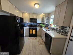 457 N Edgewood St in Philadelphia, PA - Foto de edificio - Building Photo