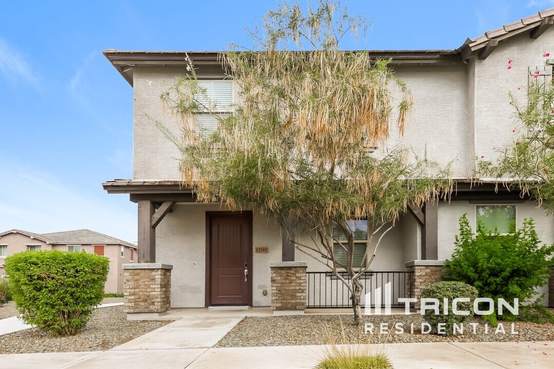 12555 W Hummingbird Terrace in Peoria, AZ - Building Photo