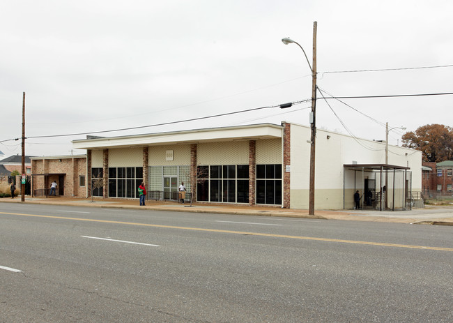 600 Poplar Ave in Memphis, TN - Foto de edificio - Building Photo