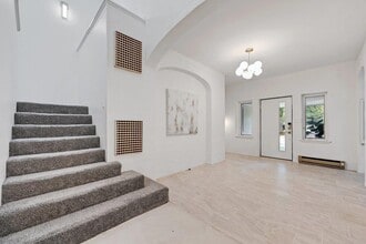 107 Concord Cir in Austin, TX - Building Photo - Building Photo