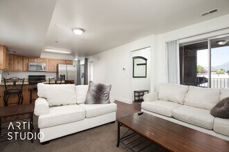 1767 N Willowbrook Dr in Provo, UT - Building Photo - Building Photo