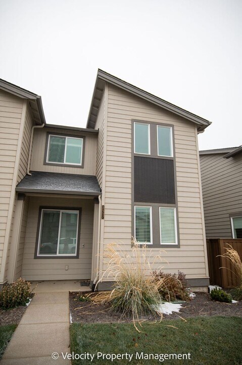 2557 NE Purcell Blvd in Bend, OR - Building Photo