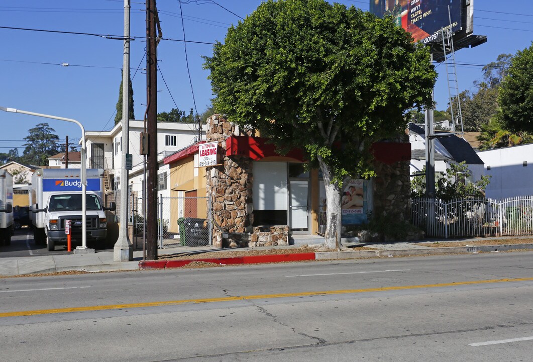 Retail + 4 Unit Apartments in Los Angeles, CA - Building Photo