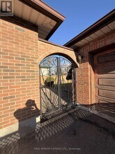 653 Athol St E in Oshawa, ON - Building Photo - Building Photo