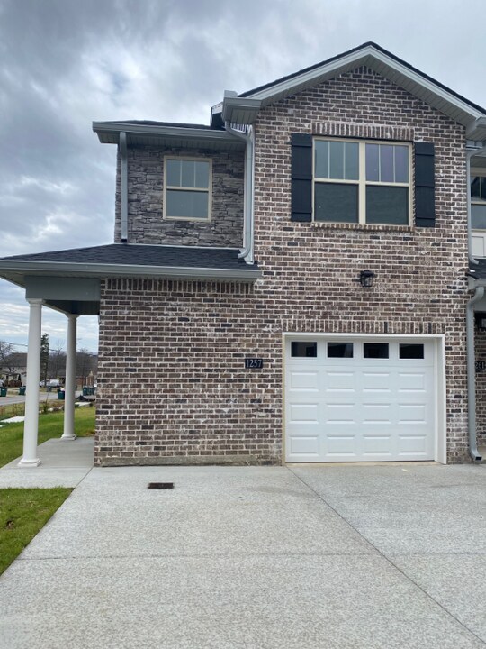 1257 Bluebird Rd in Lebanon, TN - Building Photo