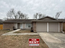 6614 Robin Forest in San Antonio, TX - Building Photo