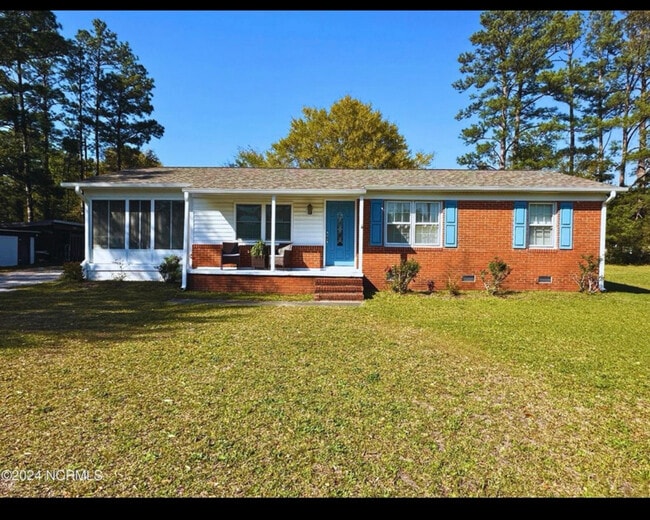 452 Nine Foot Rd in Newport, NC - Building Photo - Building Photo