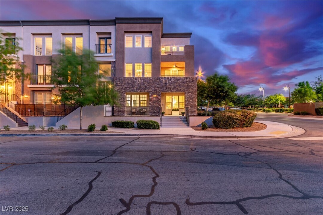 3165 Via Como in Henderson, NV - Building Photo