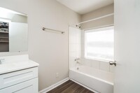 6407 Oaknut Dr photo'