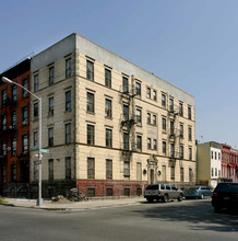 102 Macon St in Brooklyn, NY - Building Photo - Building Photo