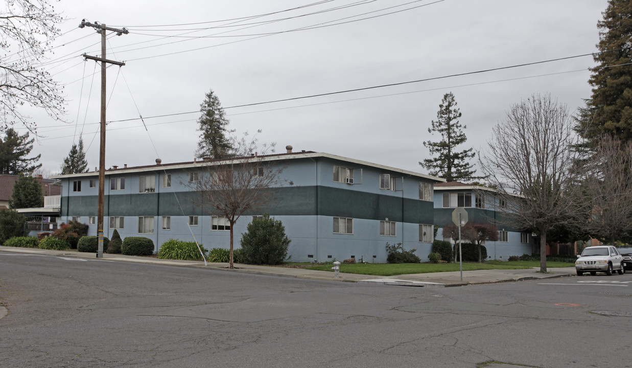 Robinell and Ah Lyng Apartments in Napa, CA - Building Photo