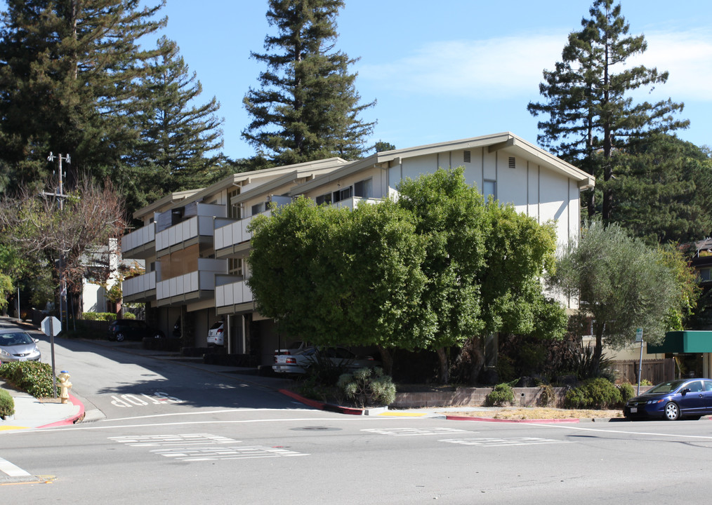 2 Terrace Ave in Greenbrae, CA - Foto de edificio