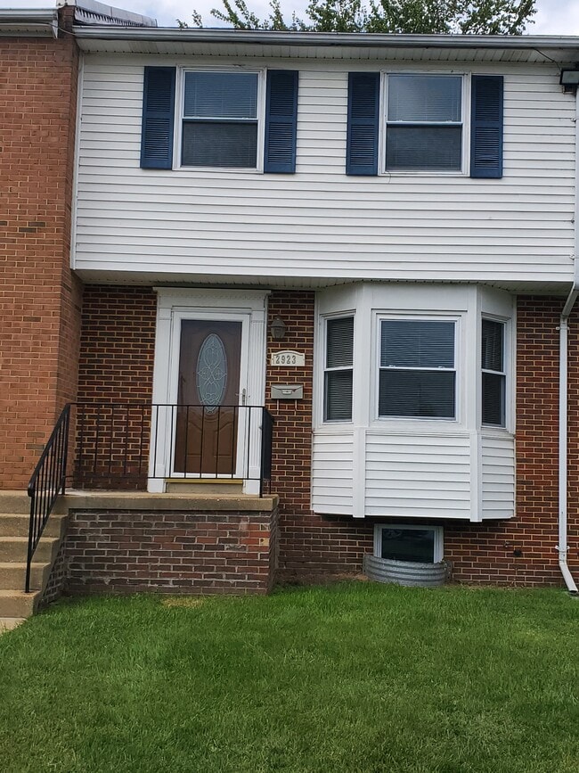 property at 2923 Sunset Ln