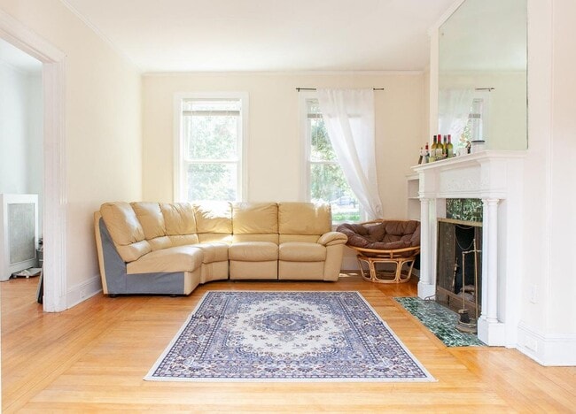 1743 Commonwealth Ave in Boston, MA - Foto de edificio - Building Photo