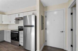 472 Essex St in Lynn, MA - Foto de edificio - Building Photo