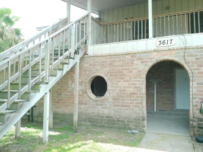property at 3617 Crestbrook Ct