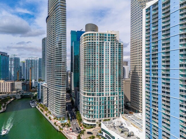 300 S Biscayne Blvd, Unit 2006 in Miami, FL - Foto de edificio - Building Photo