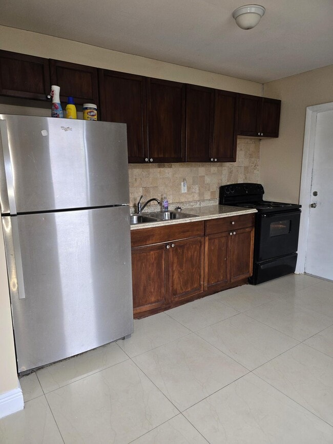 547 W 4th St in West Palm Beach, FL - Building Photo - Building Photo