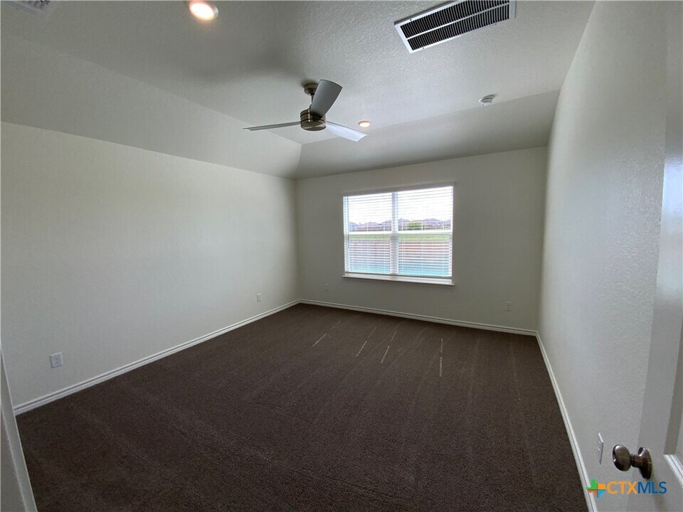 212 Hemp Hl in Jarrell, TX - Building Photo