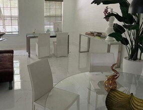 10621 SW 77th Ave in Miami, FL - Building Photo - Building Photo