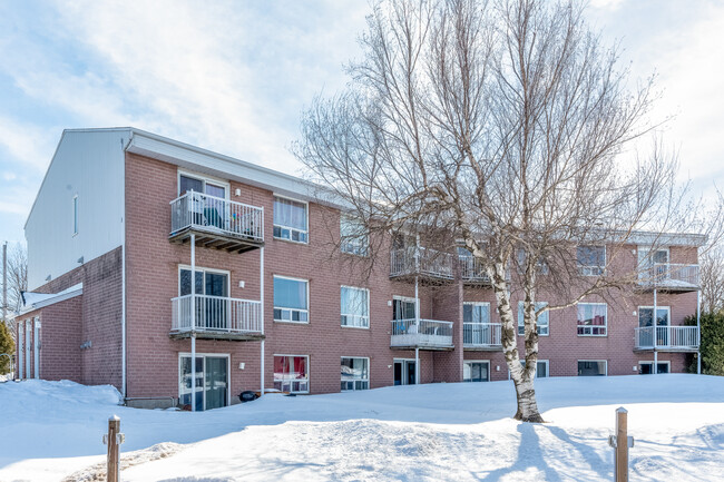 190 Du Carrefour St in Lévis, QC - Building Photo - Building Photo