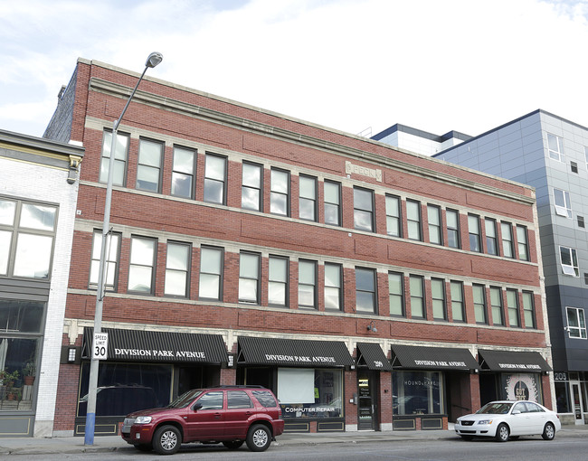 Division Park in Grand Rapids, MI - Foto de edificio - Building Photo