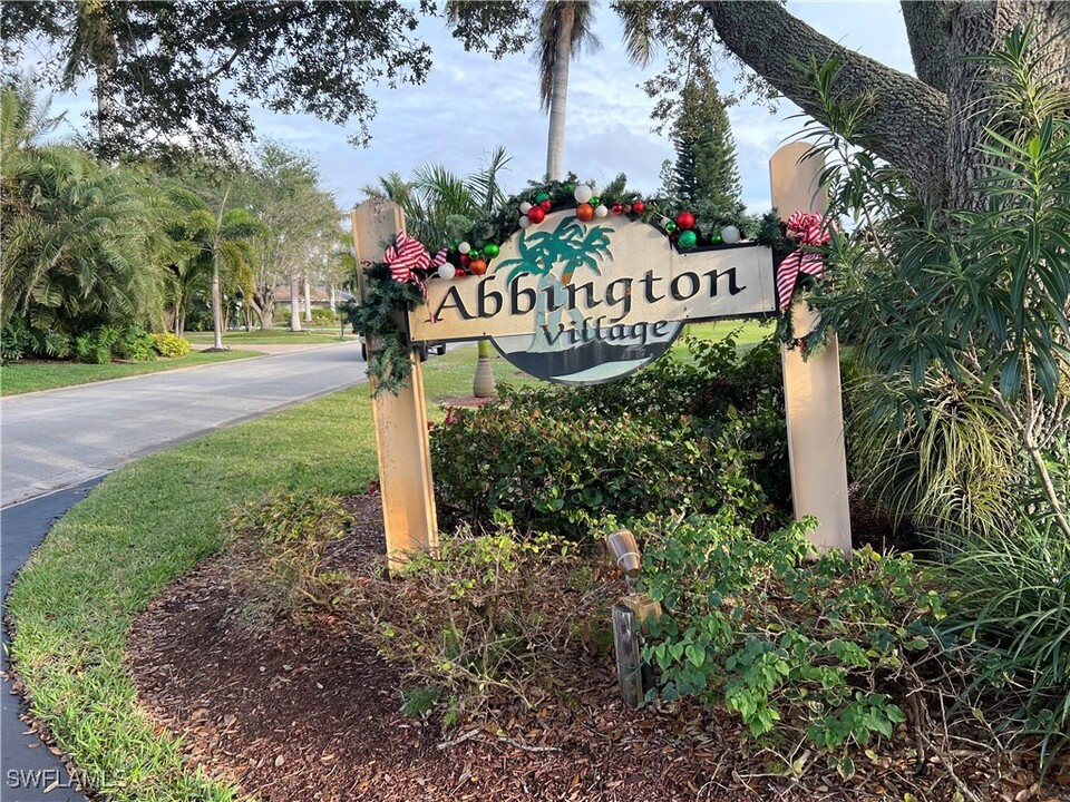 232 Pebble Beach Cir in Naples, FL - Building Photo