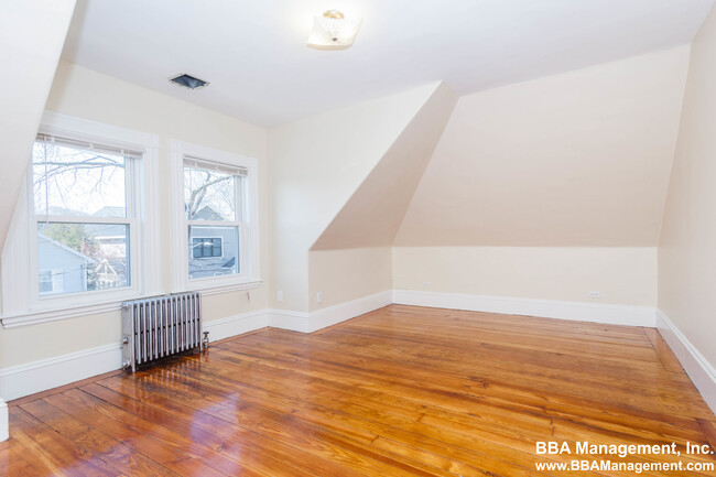 39 Falkland St, Unit 2