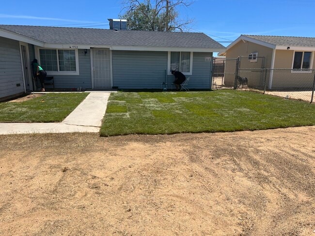 7712 Xavier Ave in California City, CA - Foto de edificio - Building Photo