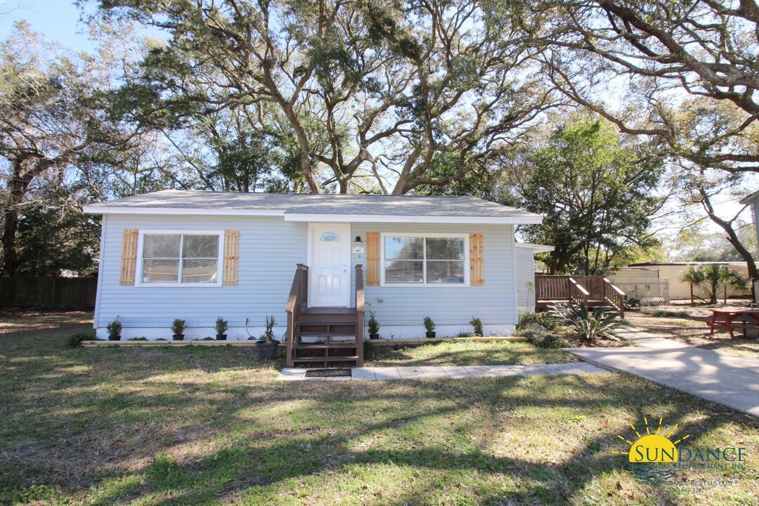 907 Canopy Ln in Fort Walton Beach, FL - Building Photo