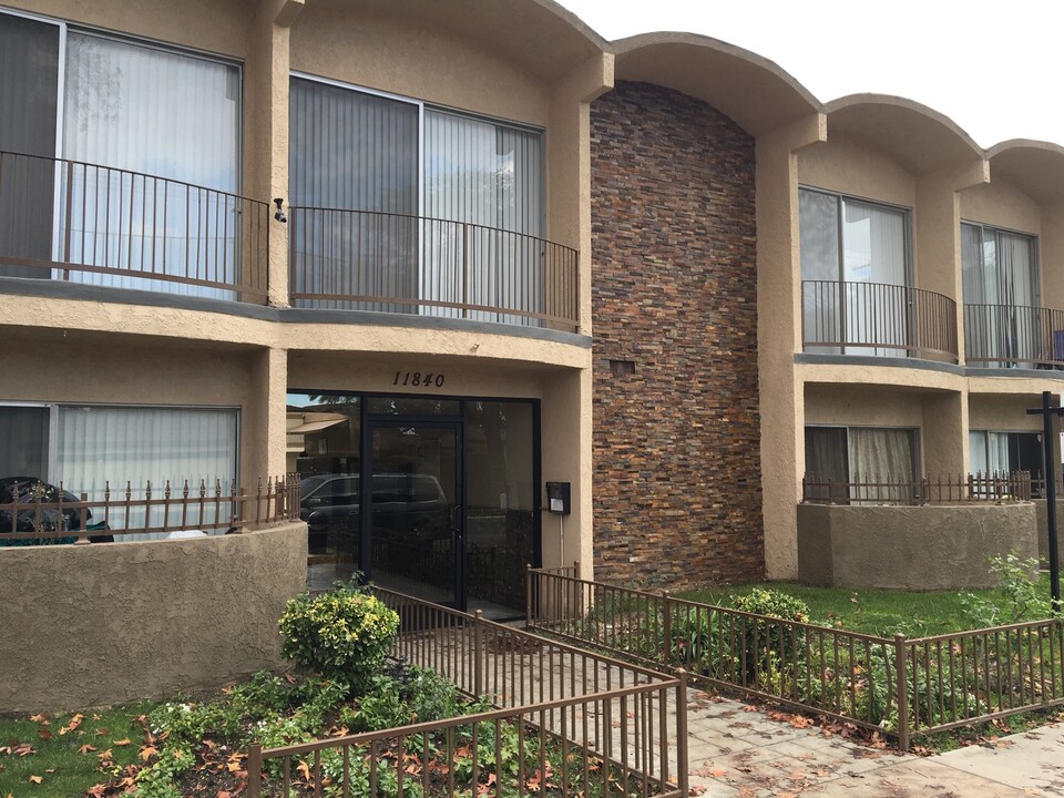 11840 Kittridge St in Los Angeles, CA - Foto de edificio