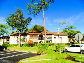 409 Pine Glen Ln in Greenacres, FL - Building Photo