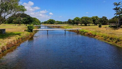 2305 Lowson Blvd in Delray Beach, FL - Building Photo - Building Photo
